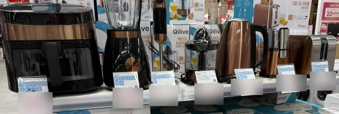 Qilive kitchen appliances in matching black and copper finishes at a Spanish retail display